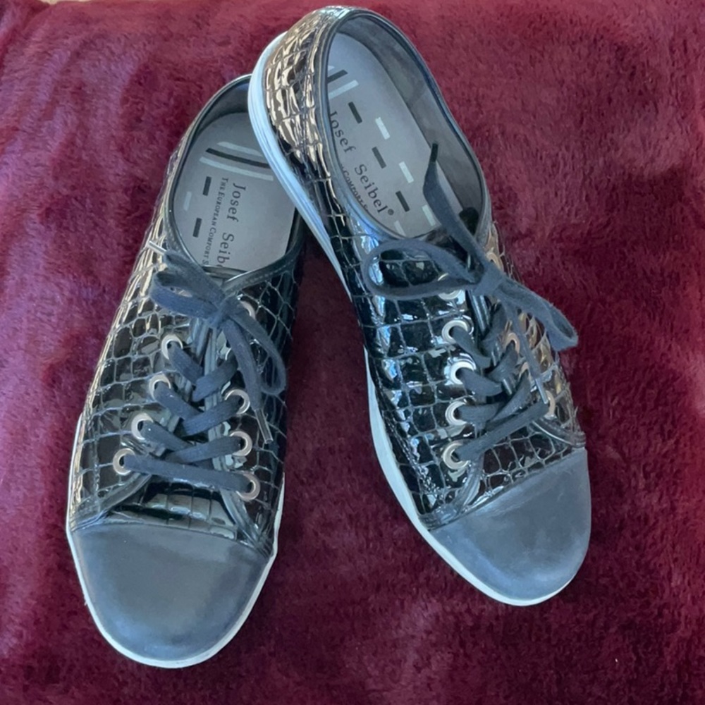 Josef Seibel Dany Black Croc Embossed Tennis Shoes Size 40.